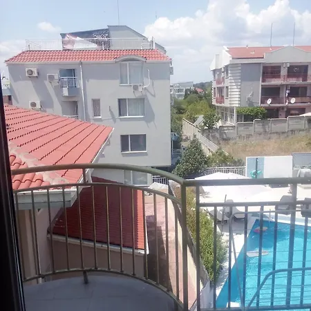 Lyana 46